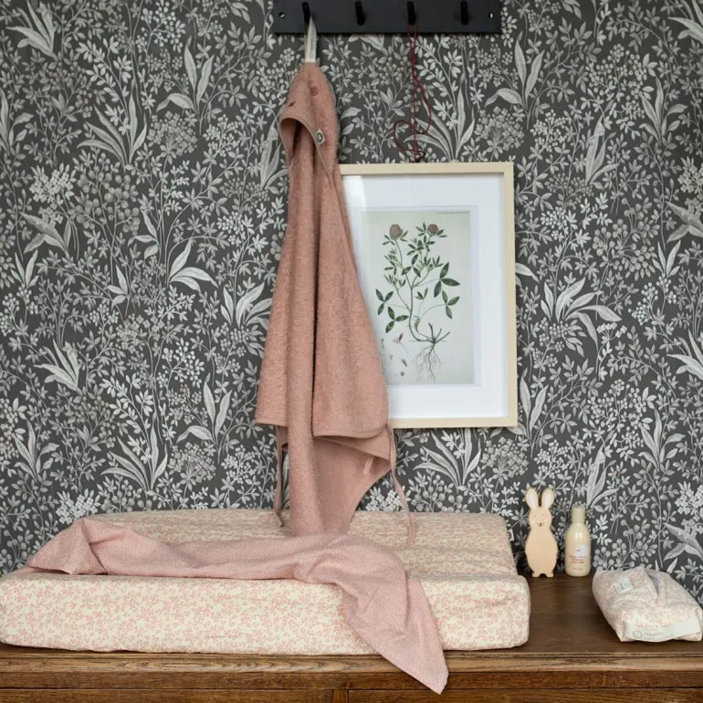 hoes_voor_babydoekje_bota_2.webp Noppies Slabbetjes & Doekjes | Bad & Verzorging<Hoes Voor Babydoekje Botanical - Misty Rose
