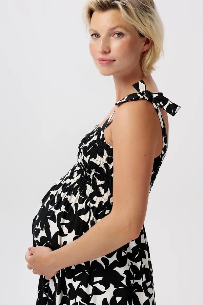 jurk_nia__black_big_flowe_3.webp Noppies Jurken<Jurk Nia - Black Big Flower