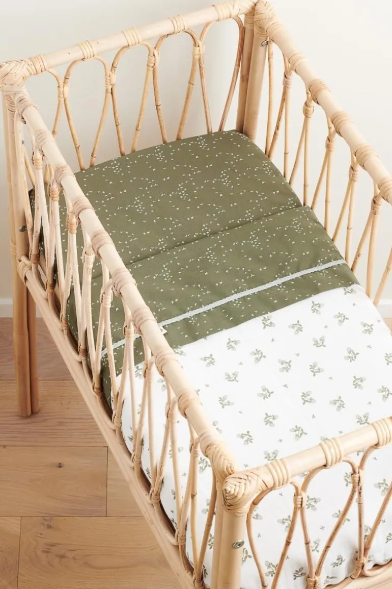 wieg_laken_botanical_x_cm_7.webp Noppies Lakens | Babykamer<Wieg Laken Botanical 80x100 Cm - Beetle